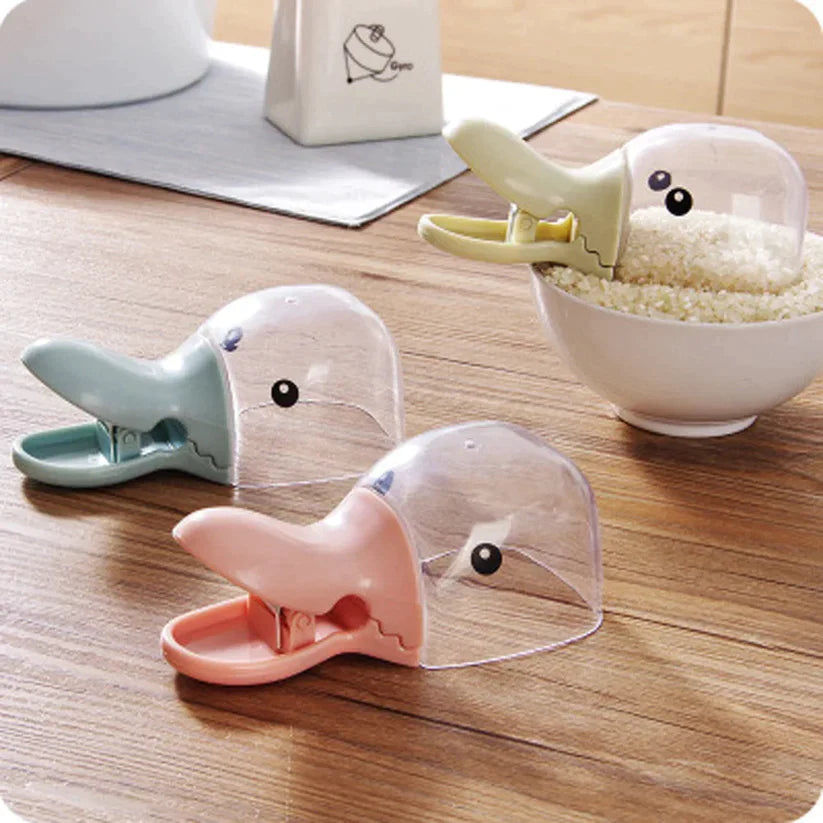 Versatile Duckbill Food Clip Spoon - All-in-One Kitchen and Pet Feeding Tool